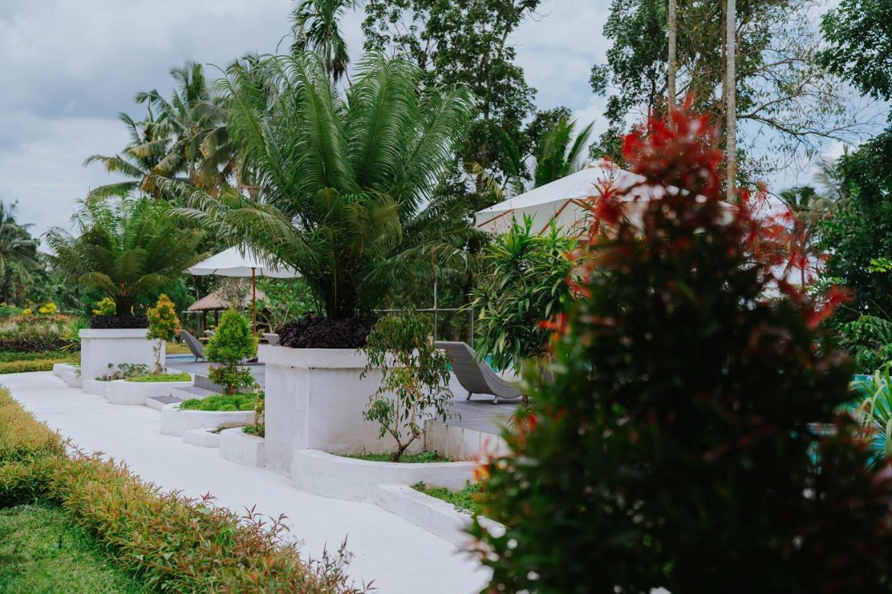 Nirvana Hotel Resort Tetebatu Exterior photo