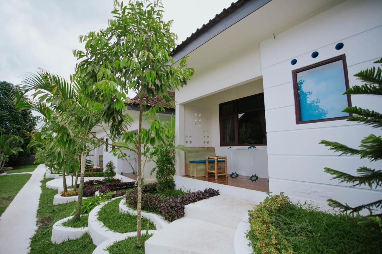 Nirvana Hotel Resort Tetebatu Exterior photo