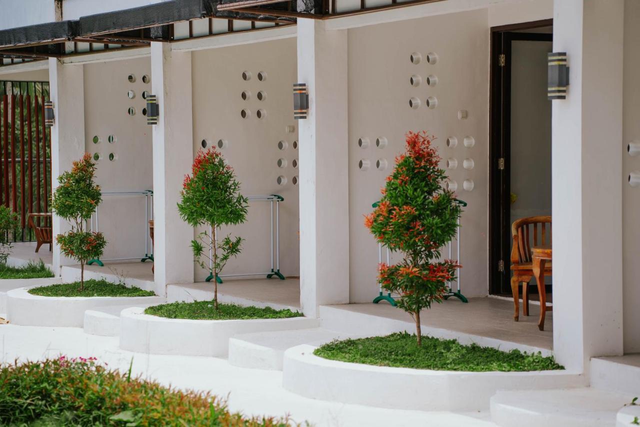 Nirvana Hotel Resort Tetebatu Exterior photo