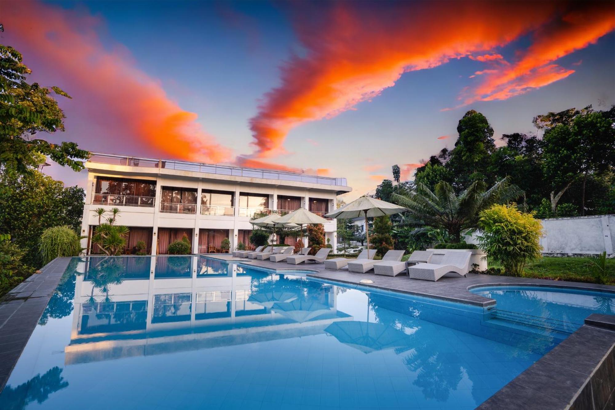 Nirvana Hotel Resort Tetebatu Exterior photo
