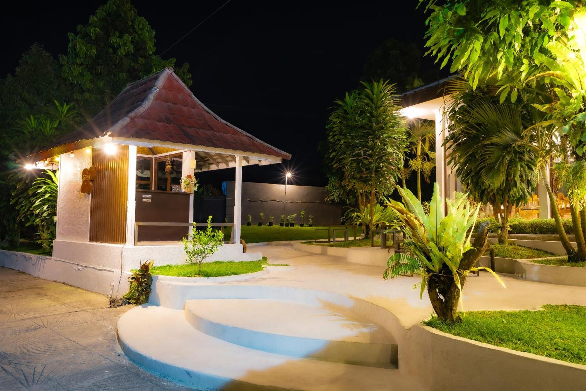 Nirvana Hotel Resort Tetebatu Exterior photo