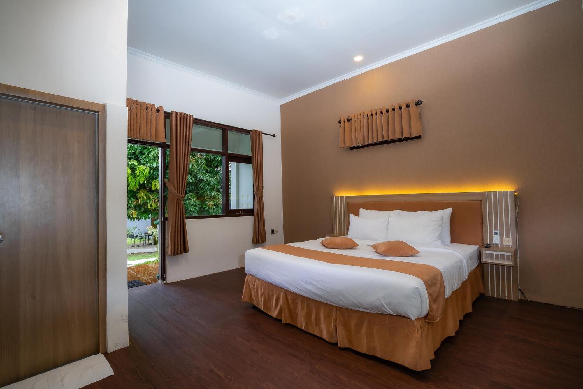 Nirvana Hotel Resort Tetebatu Exterior photo